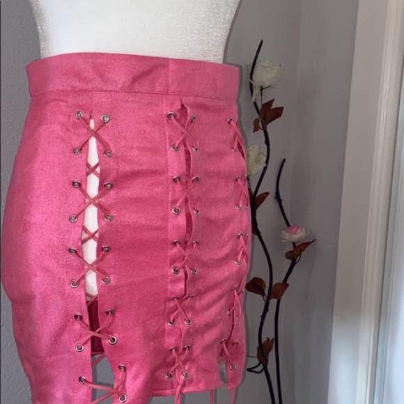 PrettyLittleThing Faux Suede Skirt - Picture 2 of 3